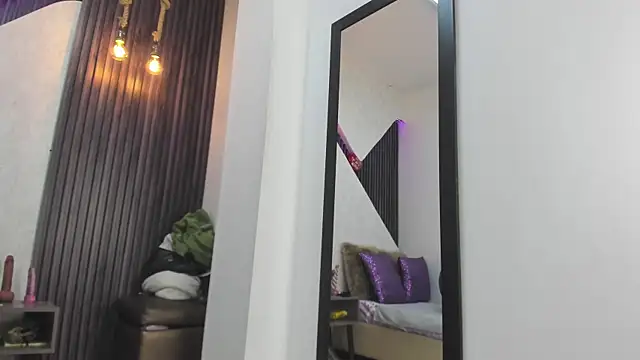 roxana santini online show from November 3, 4:33 pm