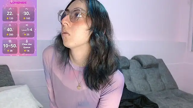 Snapshot of AnnieSparkle chatting on October 31, 2:13 am AnnieSparkle online show from October 31, 2:13 am