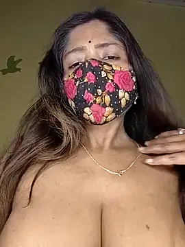 Love143A online show from February 12, 4:25 am