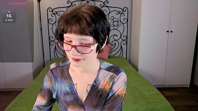 oliviafairy1 online show from October 10, 4:12 pm