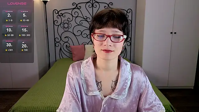 oliviafairy1 online show from October 18, 4:53 pm