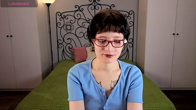 oliviafairy1 online show from October 6, 4:12 pm