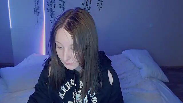 EmmaWise 221 online show from September 13, 12:13 pm