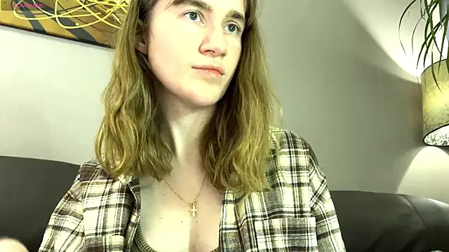 Snapshot of velina__ chatting on October 8, 5:06 pm velina online show from October 8, 5:06 pm