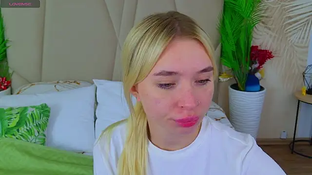 RachelColon online show from October 3, 2:00 pm