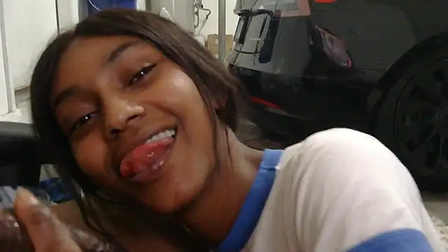 Snapshot of Gmajor chatting on November 1, 6:17 am Gmajor online show from November 1, 6:17 am