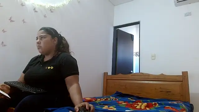 Snapshot of 69smallstar chatting on October 14, 7:27 pm 69smallstar online show from October 14, 7:27 pm