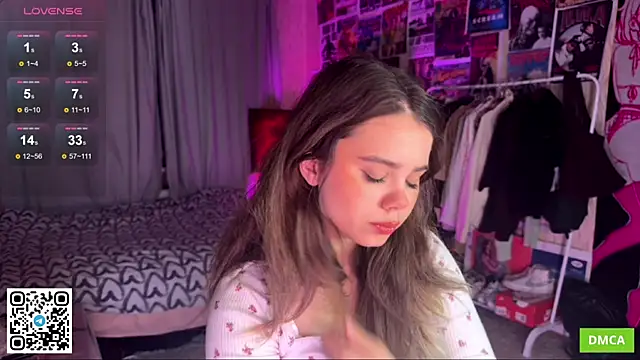 Snapshot of PinkiRay chatting on October 9, 6:23 pm PinkiRay online show from October 9, 6:23 pm