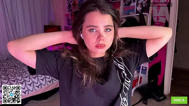 Snapshot of PinkiRay chatting on October 8, 6:12 pm PinkiRay online show from October 8, 6:12 pm