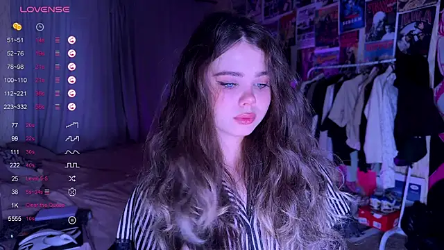 Snapshot of PinkiRay chatting on October 31, 5:28 pm PinkiRay online show from October 31, 5:28 pm