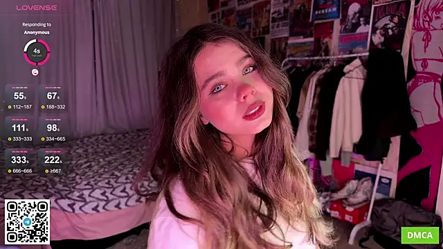 Snapshot of PinkiRay chatting on October 14, 6:10 pm PinkiRay online show from October 14, 6:10 pm