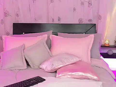 Selene Blaz online show from September 18, 4:00 am