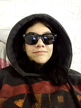 emmii cute online show from October 23, 5:30 pm