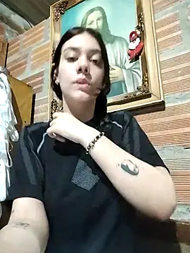 emmii cute online show from November 18, 11:15 pm