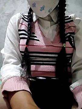 Snapshot of Lilyy-y chatting on October 1, 5:45 am Lilyy-y online show from October 1, 5:45 am