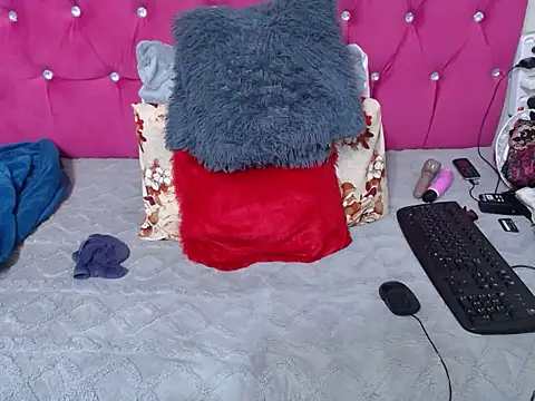 Snapshot of BadGirlSexyT chatting on September 25, 6:28 pm BadGirlSexyT online show from September 25, 6:28 pm