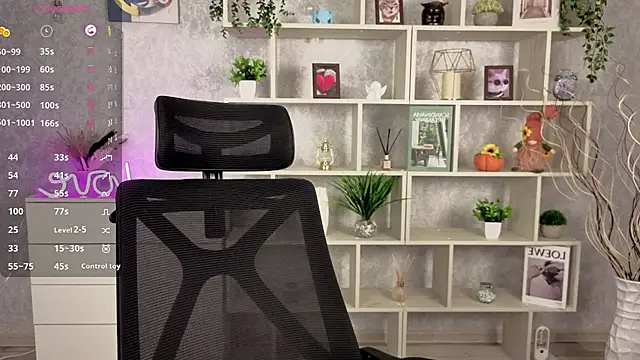 Snapshot of EchoBloom chatting on November 1, 11:03 am EchoBloom online show from November 1, 11:03 am