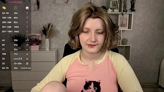 Snapshot of EchoBloom chatting on October 8, 10:41 am EchoBloom online show from October 8, 10:41 am