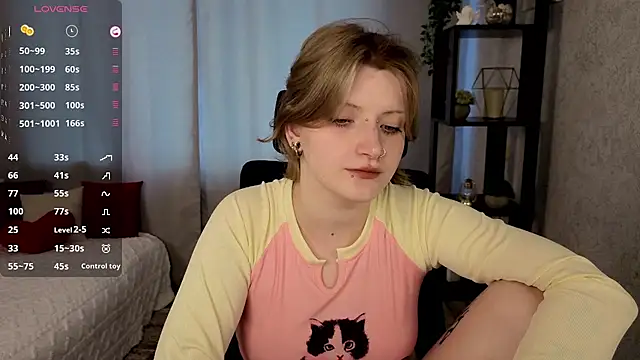 Snapshot of EchoBloom chatting on October 5, 11:48 am EchoBloom online show from October 5, 11:48 am