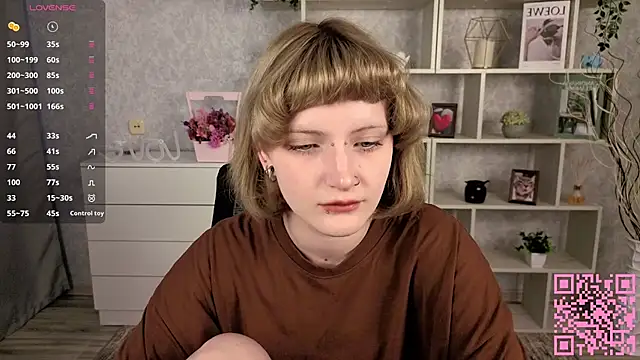 Snapshot of EchoBloom chatting on October 21, 10:41 am EchoBloom online show from October 21, 10:41 am