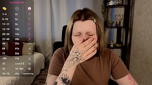 Snapshot of EchoBloom chatting on October 1, 11:15 am EchoBloom online show from October 1, 11:15 am