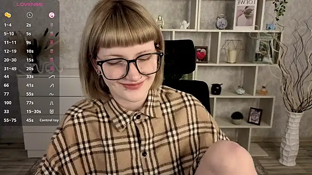 Snapshot of EchoBloom chatting on October 17, 10:40 am EchoBloom online show from October 17, 10:40 am