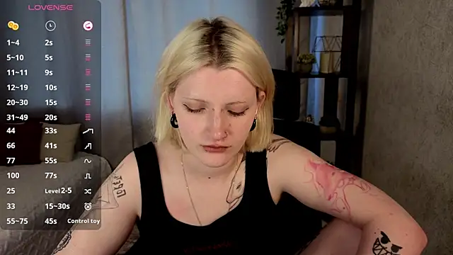 Snapshot of EchoBloom chatting on September 27, 11:28 am EchoBloom online show from September 27, 11:28 am