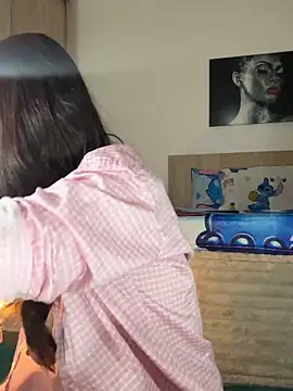 Roxanne Skye online show from September 23, 4:27 pm