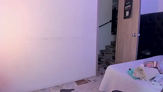 ScarletMoon1  online show from October 28, 8:35 pm