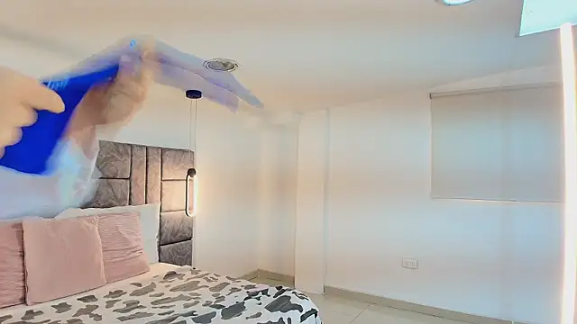 Dakota Megan 69 online show from April 13, 12:50 pm