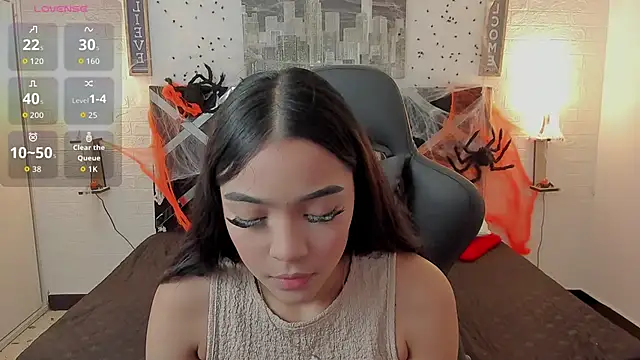 iamCharlotte19 online show from October 27, 8:03 pm