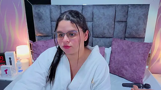 SamanthaPaImer online show from September 8, 6:40 pm