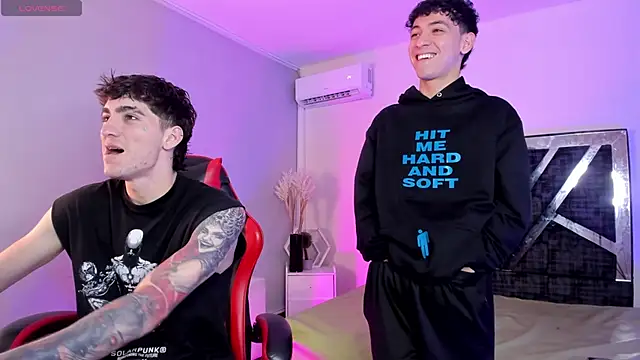 Handsomeboyss19 online show from April 21, 2:51 am