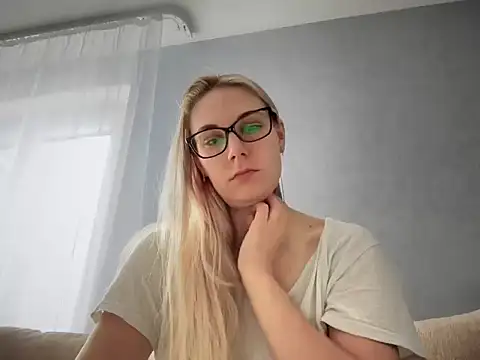 Snapshot of NikexPretty chatting on November 1, 9:57 am NikexPretty online show from November 1, 9:57 am