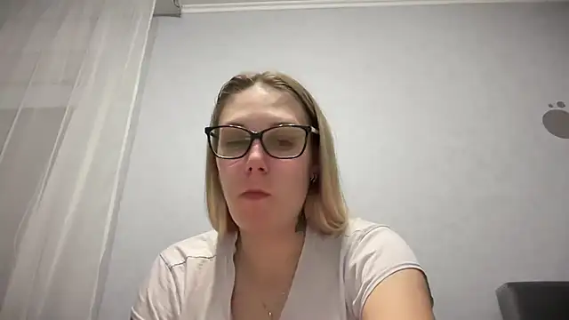 Snapshot of NikexPretty chatting on October 1, 6:13 pm NikexPretty online show from October 1, 6:13 pm