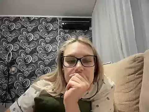 Snapshot of NikexPretty chatting on October 22, 7:52 pm NikexPretty online show from October 22, 7:52 pm