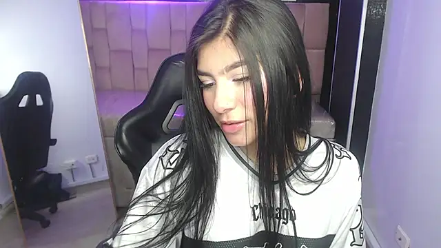Melanny b  online show from September 13, 8:50 pm