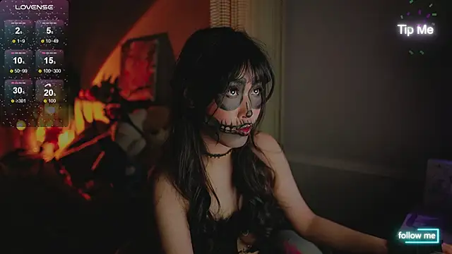 Kami Lee XO online show from October 31, 7:40 pm