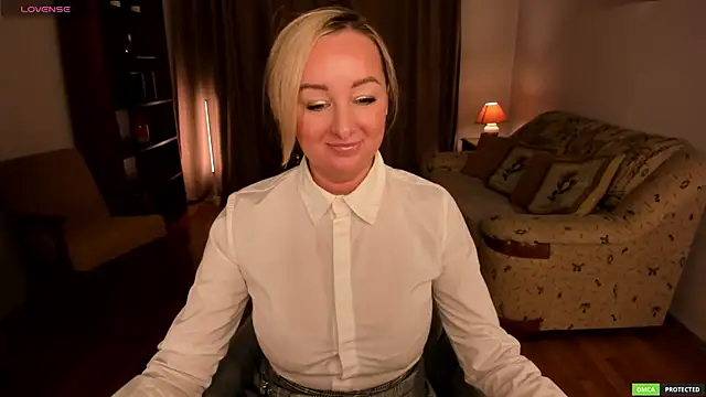 sexmom8 online show from April 18, 7:07 pm