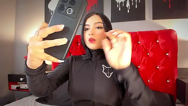 Emily Reyna online show from September 17, 2:26 pm