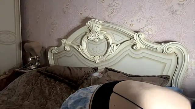 HoneyMist online show from November 20, 6:09 pm