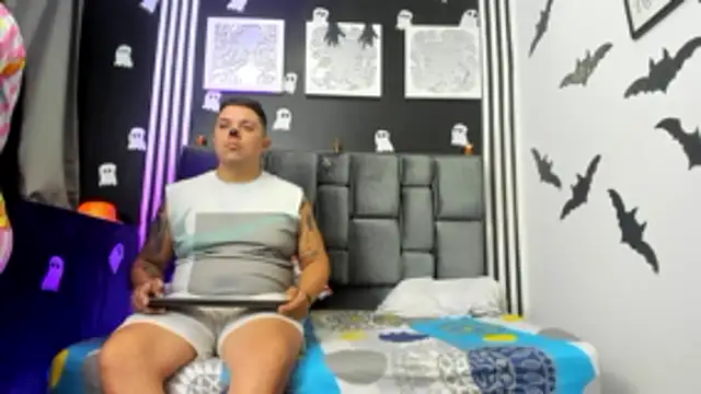 Snapshot of Hornycouple_Hot chatting on October 15, 12:52 pm Hornycouple Hot online show from October 15, 12:52 pm