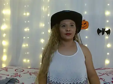 Snapshot of NoraParkeer chatting on October 29, 8:22 pm NoraParkeer online show from October 29, 8:22 pm