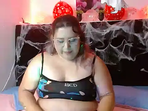 Snapshot of EmmaTower chatting on October 20, 7:17 pm EmmaTower online show from October 20, 7:17 pm