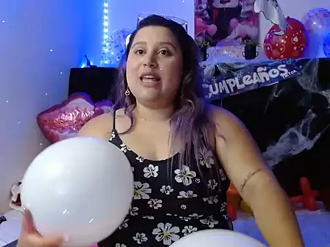 Snapshot of EmmaTower chatting on October 7, 9:08 pm EmmaTower online show from October 7, 9:08 pm