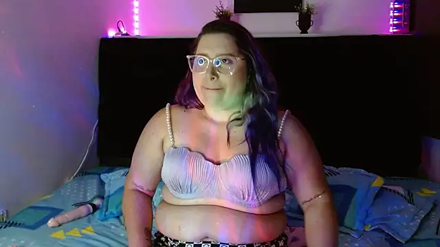 Snapshot of EmmaTower chatting on September 11, 7:47 pm EmmaTower online show from September 11, 7:47 pm