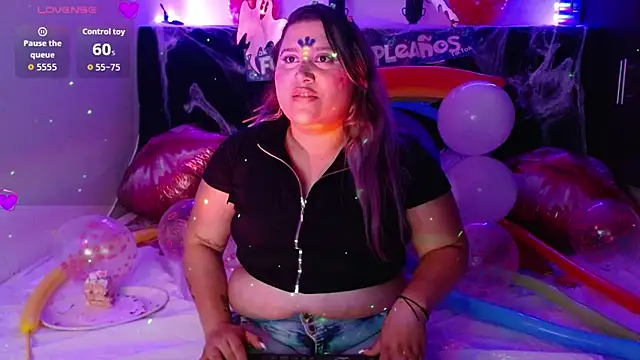 Snapshot of EmmaTower chatting on October 6, 8:57 pm EmmaTower online show from October 6, 8:57 pm