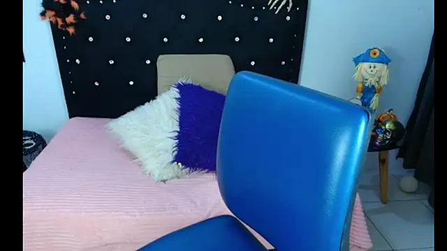 Snapshot of SammySmall_F_w chatting on October 24, 10:50 pm SammySmall F w online show from October 24, 10:50 pm