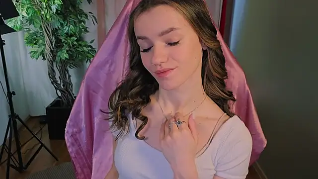 E l i z e  online show from April 7, 5:20 am