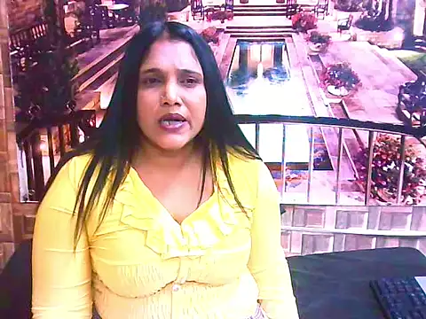 Snapshot of IndianSexyLady4u chatting on October 21, 5:44 am IndianSexyLady4u online show from October 21, 5:44 am